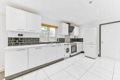 2 bedroom flat to rent, Birch Tree Way, Croydon, CR0