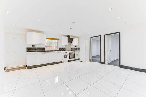 2 bedroom flat to rent, Birch Tree Way, Croydon, CR0