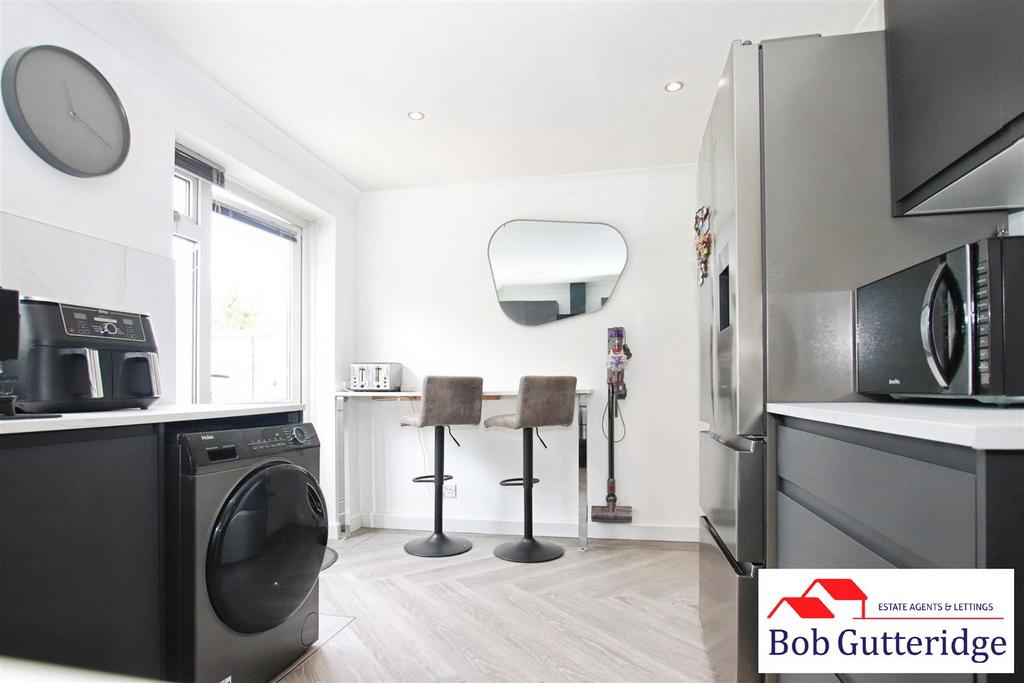 Fitted kitchen / dining room