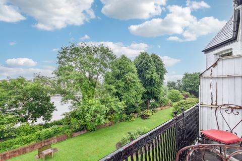 2 bedroom flat for sale, Riverview Gardens, Barnes, London