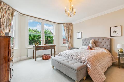 2 bedroom flat for sale, Riverview Gardens, Barnes, London