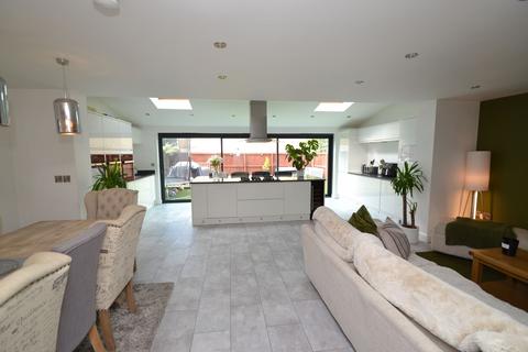 4 bedroom detached house for sale, Idle, Idle BD10