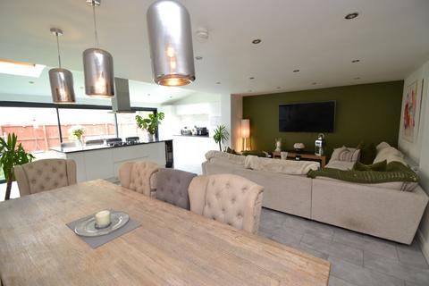 4 bedroom detached house for sale, Idle, Idle BD10