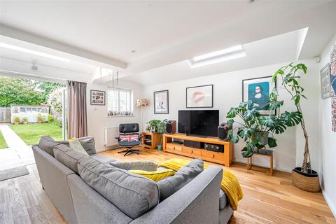55 Georgelands, Ripley, Woking, GU23 6DF