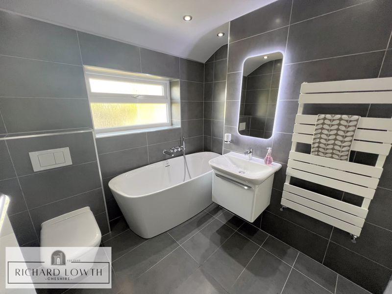 Bath/Shower/WC