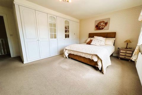 12 Cygnet Drive, Brownhills, Walsall, WS8 6EA