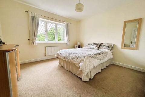 12 Cygnet Drive, Brownhills, Walsall, WS8 6EA
