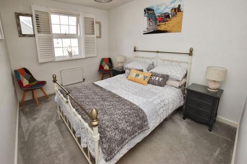 27 Dart Avenue, Exeter, EX2 7FX