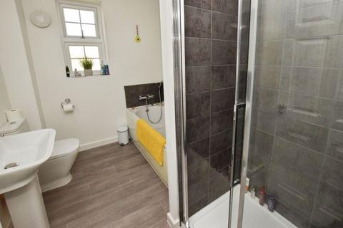 27 Dart Avenue, Exeter, EX2 7FX