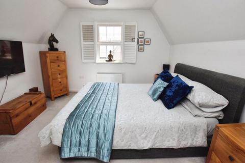 27 Dart Avenue, Exeter, EX2 7FX