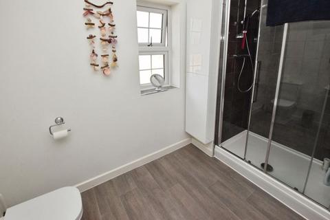 27 Dart Avenue, Exeter, EX2 7FX