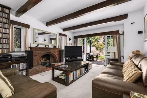 undefined, Ashley Park Crescent, Walton-On-Thames