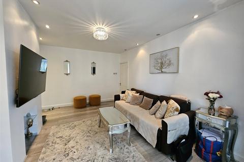 undefined, Greenford Road, Greenford, Greater London, UB6