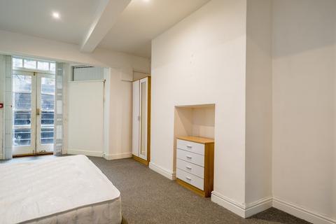 2 bedroom flat to rent, Flat 4, 1 Kingston Terrace, LS2 9BW