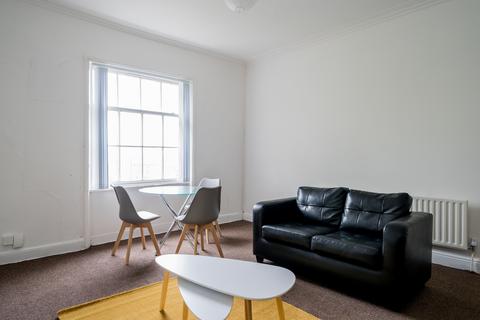 2 bedroom flat to rent, Flat 3, 1 Kingston Terrace, LS2 9BW
