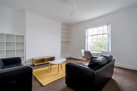 2 bedroom flat to rent, Flat 3, 1 Kingston Terrace, LS2 9BW