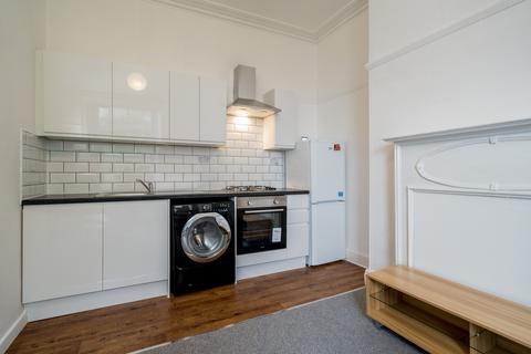 2 bedroom flat to rent, Flat 2, 1 Kingston Terrace, LS2 9BW