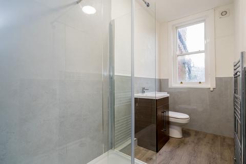 2 bedroom flat to rent, Flat 2, 1 Kingston Terrace, LS2 9BW