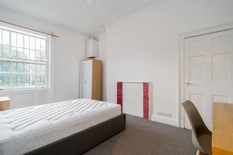 2 bedroom flat to rent, Flat 2, 1 Kingston Terrace, LS2 9BW