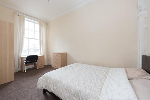 2 bedroom flat to rent, Flat 2, 1 Kingston Terrace, LS2 9BW