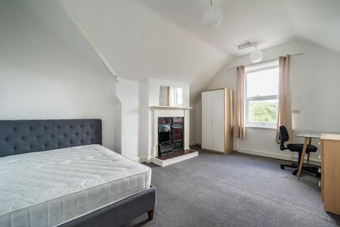 4 bedroom flat to rent, Flat 2, 1A Shaw Lane, LS6 4DH