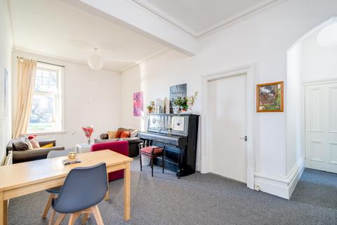 4 bedroom flat to rent, Flat 2, 1A Shaw Lane, LS6 4DH