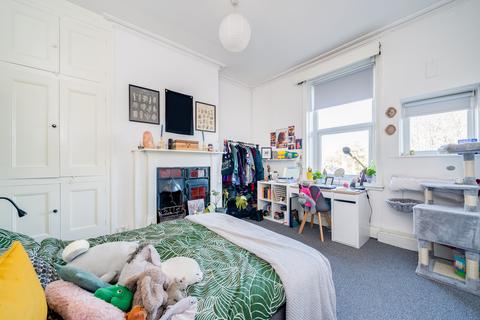 4 bedroom flat to rent, Flat 2, 1A Shaw Lane, LS6 4DH