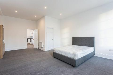 undefined, Flat 4, 16 Blenheim Terrace, LS2 9HN