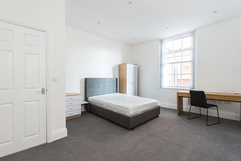 2 bedroom flat to rent, Flat 3, 16 Blenheim Terrace, LS2 9HN