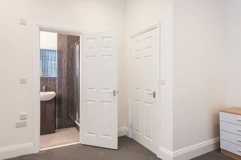 2 bedroom flat to rent, Flat 3, 16 Blenheim Terrace, LS2 9HN