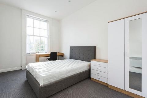 2 bedroom flat to rent, Flat 3, 16 Blenheim Terrace, LS2 9HN