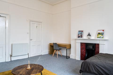 1 bedroom flat to rent, Flat 4, 16 Clarendon Road, LS2 9NN