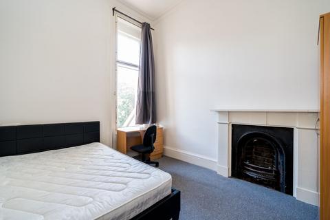 2 bedroom flat to rent, Flat 3, 16 Clarendon Road, LS2 9NN
