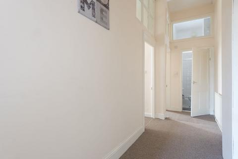 2 bedroom flat to rent, Flat 3, 16 Clarendon Road, LS2 9NN