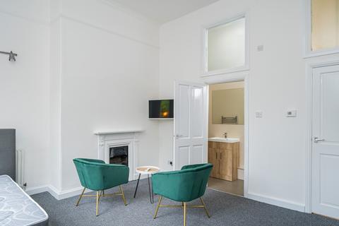 1 bedroom flat to rent, Flat 2A, 16 Clarendon Road, LS2 9NN