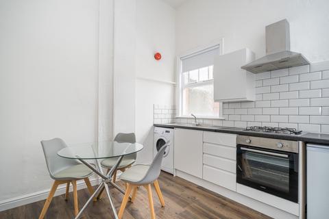 1 bedroom flat to rent, Flat 2A, 16 Clarendon Road, LS2 9NN