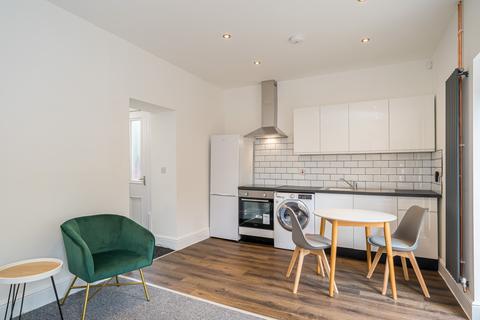 1 bedroom flat to rent, Flat 1A, 16 Clarendon Road, LS2 9NN
