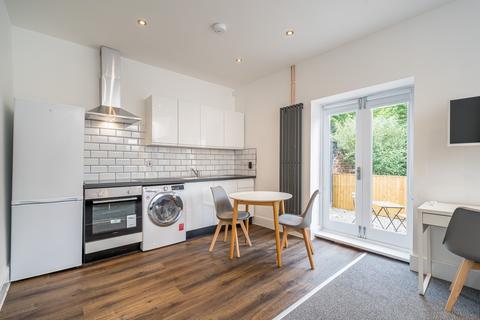 1 bedroom flat to rent, Flat 1A, 16 Clarendon Road, LS2 9NN