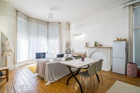 2 bedroom flat to rent, Flat 1, 16 Clarendon Road, LS2 9NN