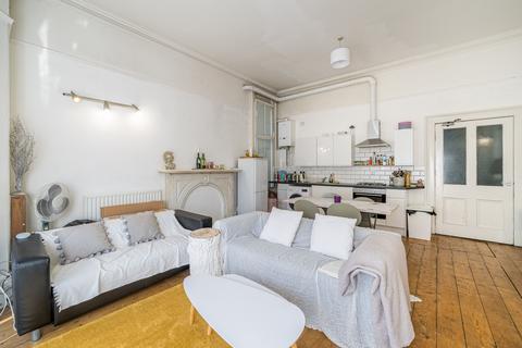 2 bedroom flat to rent, Flat 1, 16 Clarendon Road, LS2 9NN