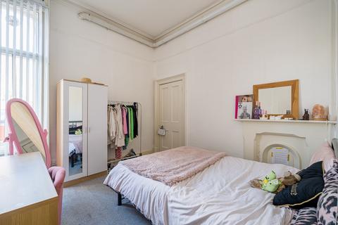 2 bedroom flat to rent, Flat 1, 16 Clarendon Road, LS2 9NN