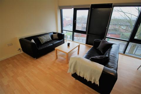 3 bedroom flat to rent, Flat 9, 59-61 Clarendon Road, LS2 9NZ