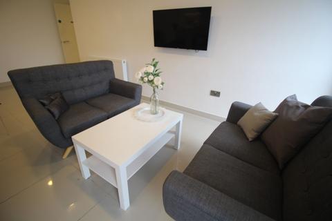 3 bedroom flat to rent, Flat 14, 205 Clarendon Road, LS2 9DU