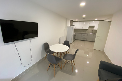 Flat 14, 59-61 Clarendon Road, LS2 9NZ