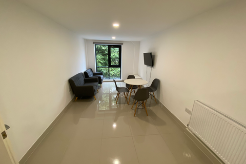 3 bedroom flat to rent, Flat 14, 59-61 Clarendon Road, LS2 9NZ