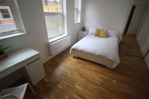 3 bedroom flat to rent, Flat 1, The Villa, LS3 1BU