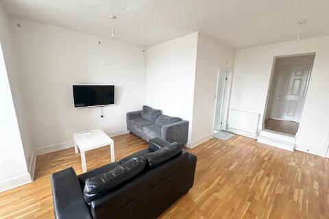 2 bedroom flat to rent, Flat 3, The Villa, LS3 1BU