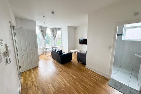 2 bedroom flat to rent, Flat 3, The Villa, LS3 1BU