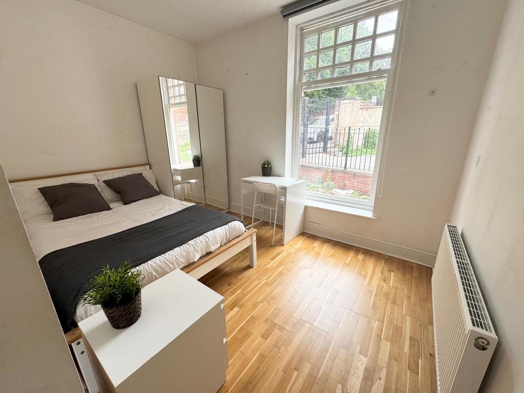 Apartment in Leeds, West Yorkshire - More