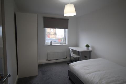 3 bedroom flat to rent, Flat 57, 205 Clarendon Road, Leeds, LS2 9DU